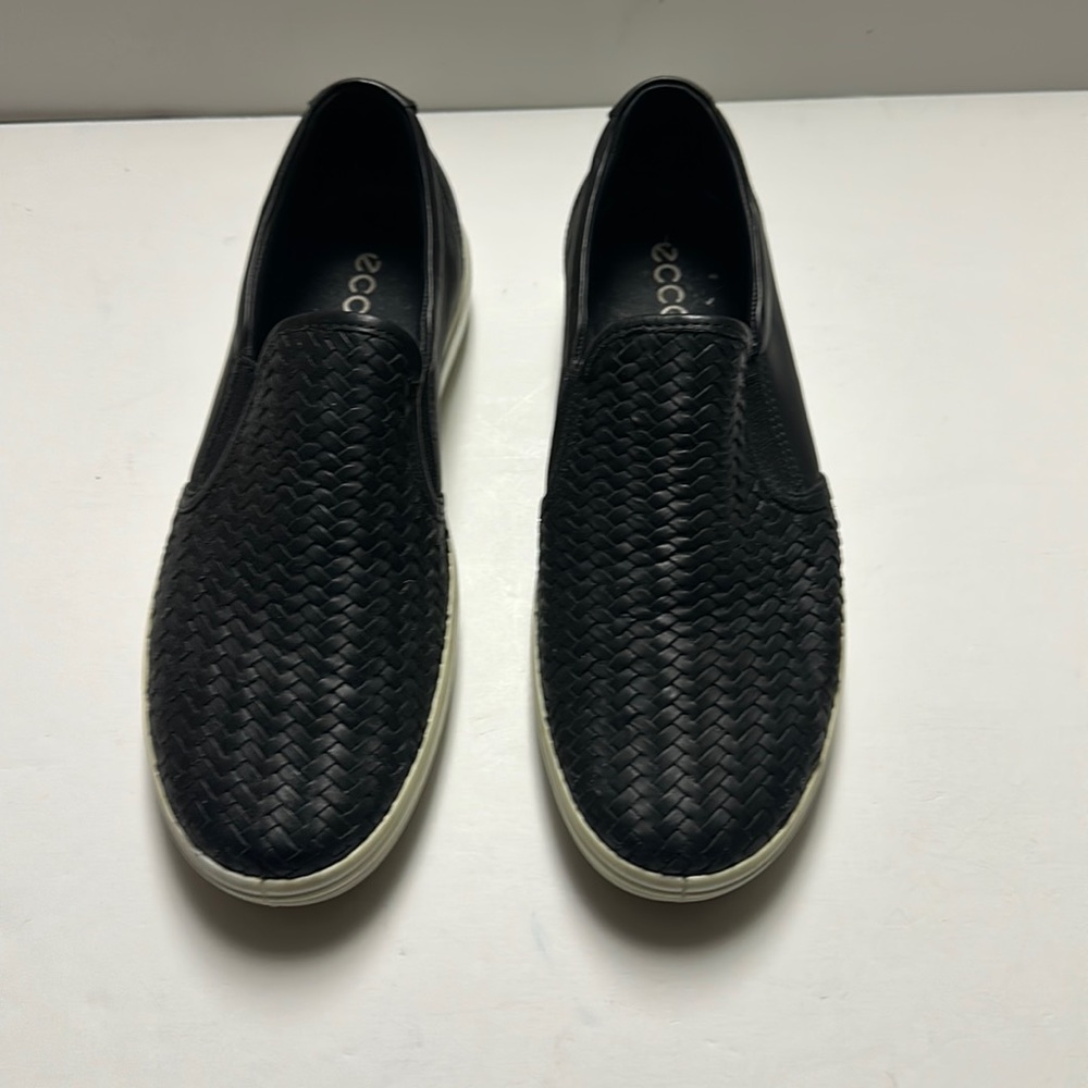 Women’s ECCO size 10 extra width slip on shoe